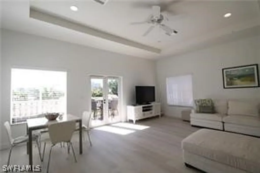 11002 Vanderbilt Drive Naples FL 34108
