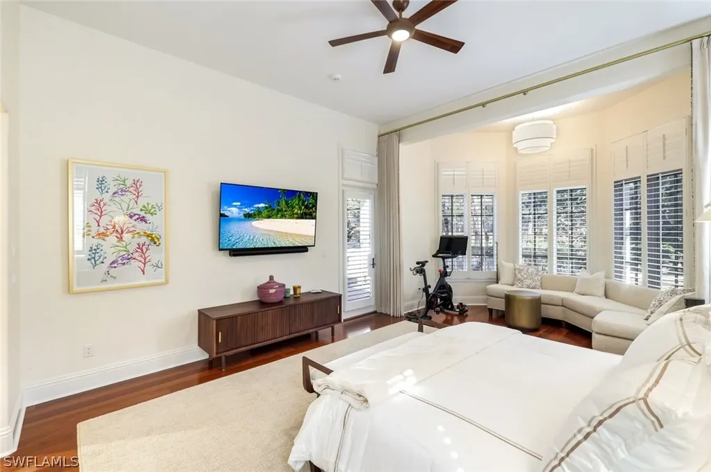 2904 Tiburon Boulevard E Naples FL 34109