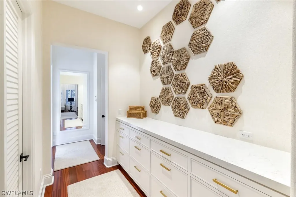 2904 Tiburon Boulevard E Naples FL 34109