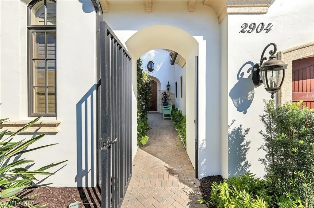2904 Tiburon Boulevard E Naples FL 34109