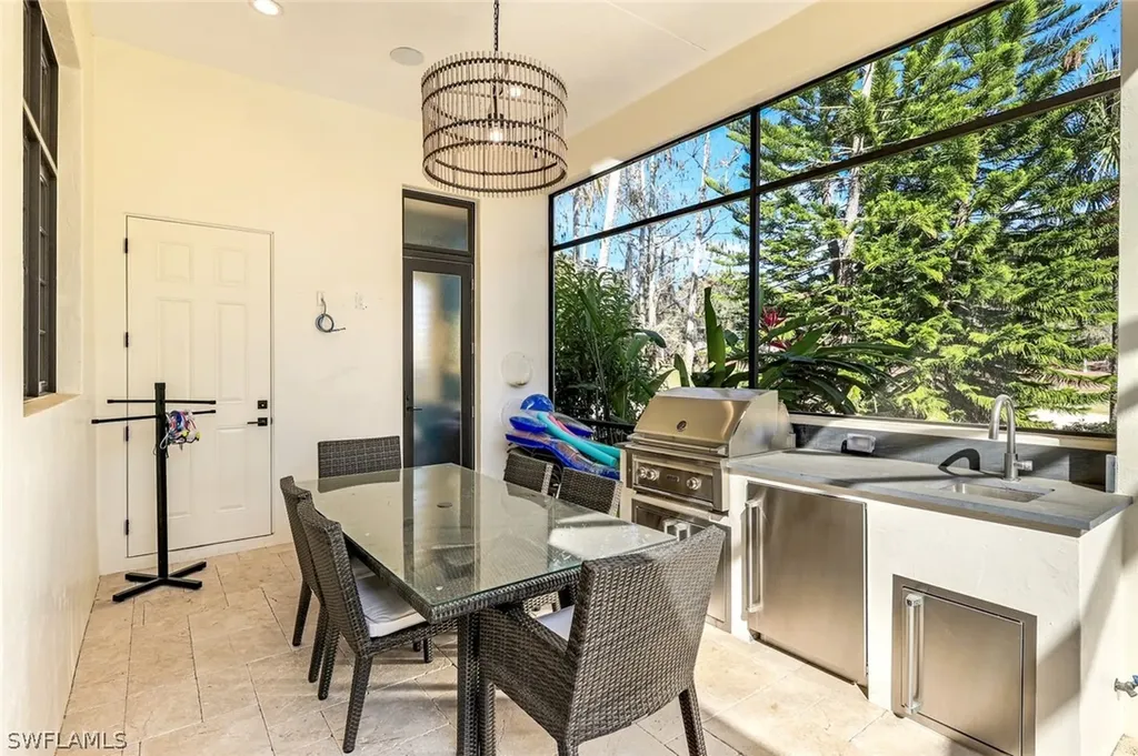 2904 Tiburon Boulevard E Naples FL 34109