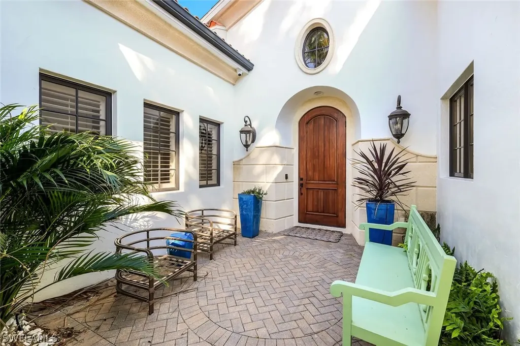2904 Tiburon Boulevard E Naples FL 34109