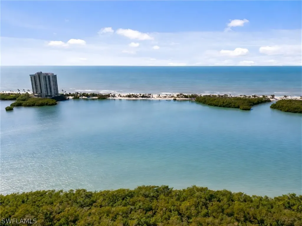 Naples FL, 5555 Heron Point Drive, Unit 401
