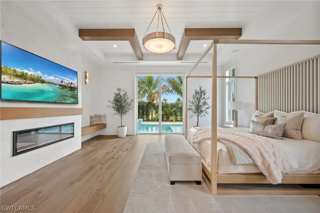 570 Harbour Drive Naples FL 34103