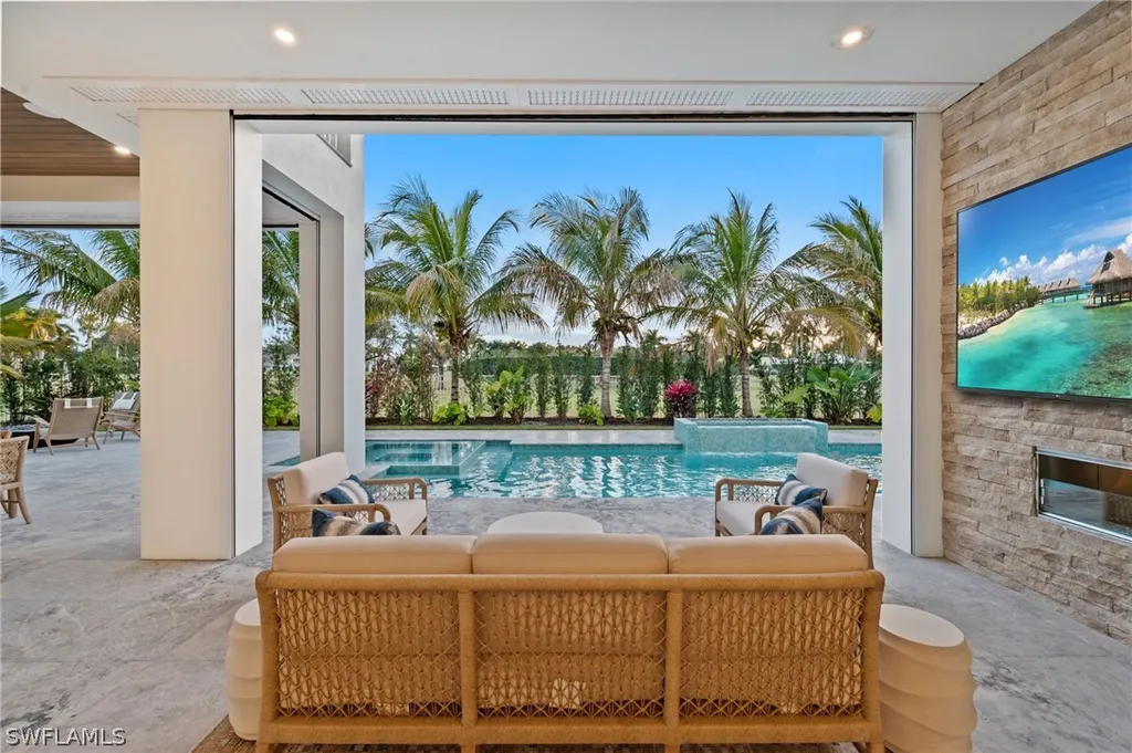 570 Harbour Drive Naples FL 34103