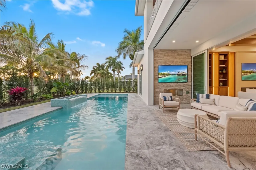 570 Harbour Drive Naples FL 34103