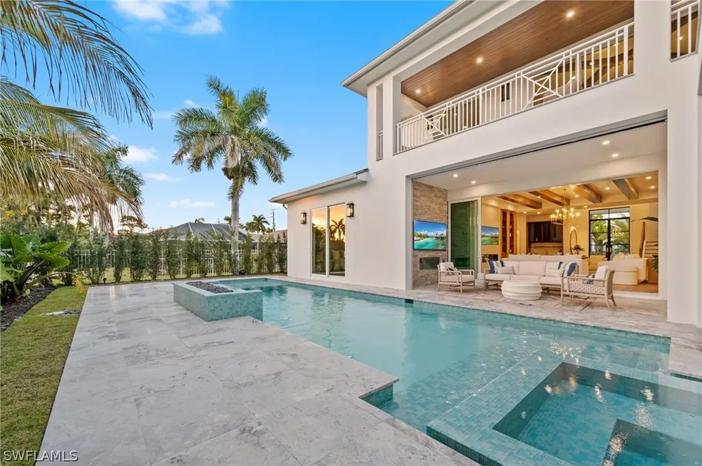 570 Harbour Drive Naples FL 34103