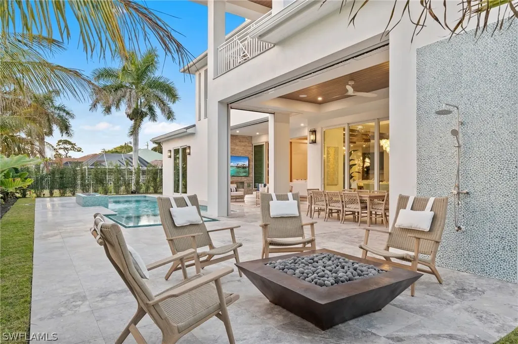 570 Harbour Drive Naples FL 34103