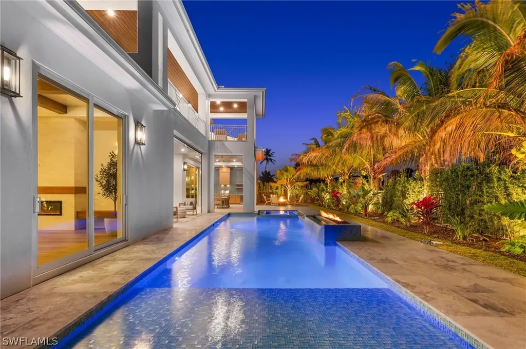 570 Harbour Drive Naples FL 34103