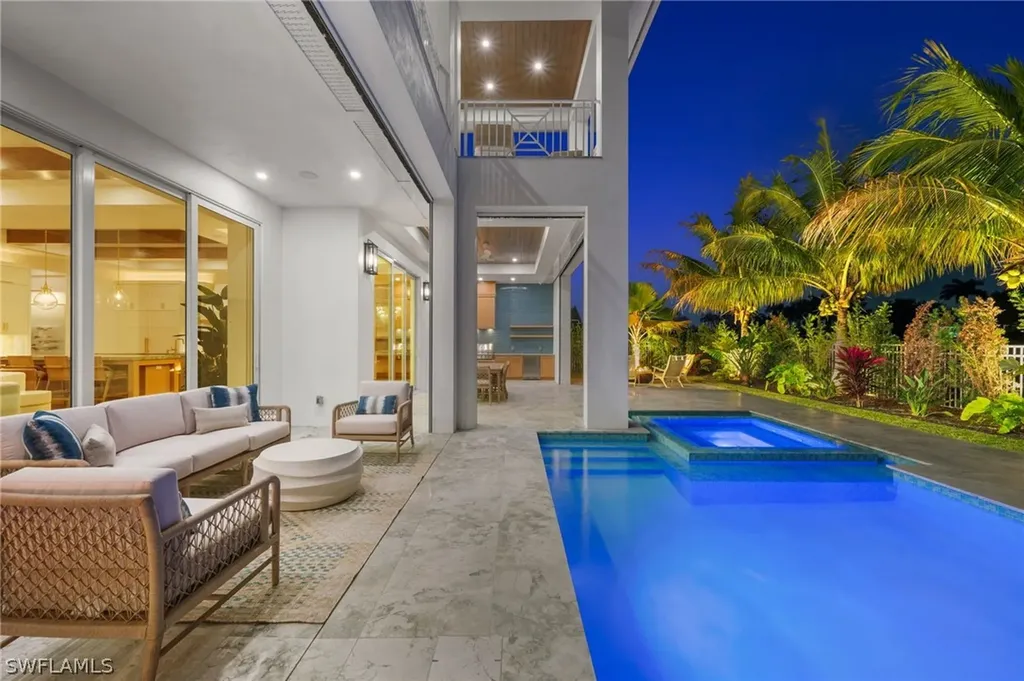 570 Harbour Drive Naples FL 34103