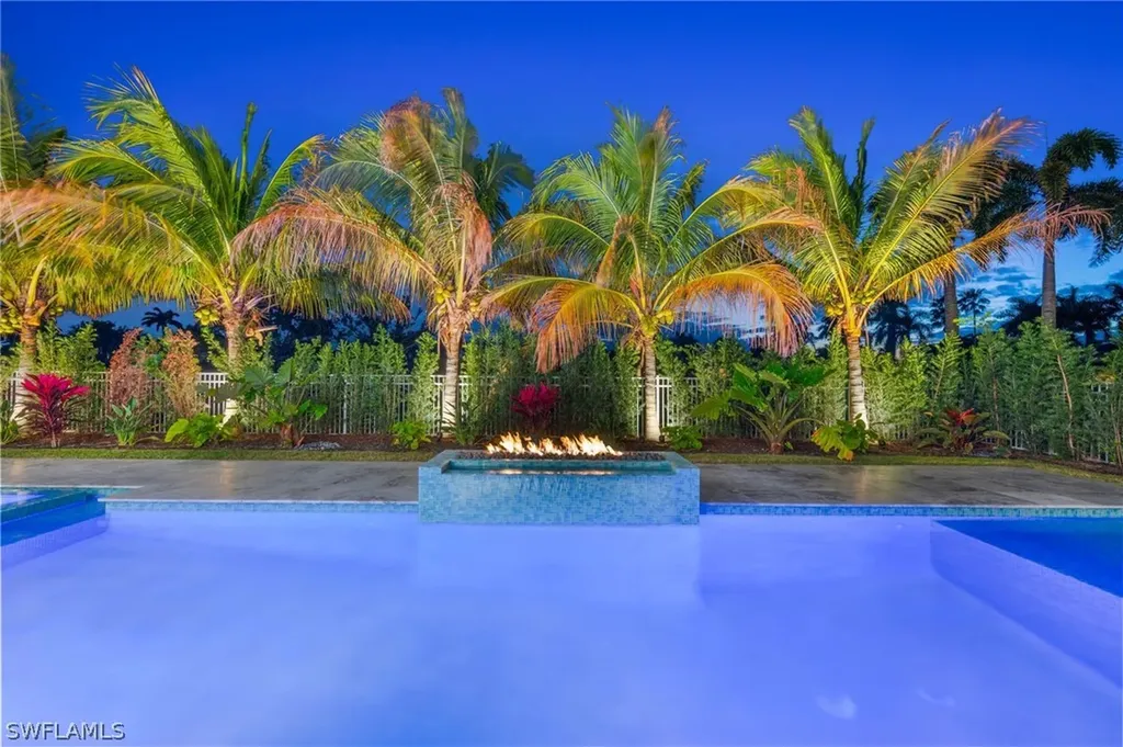 570 Harbour Drive Naples FL 34103