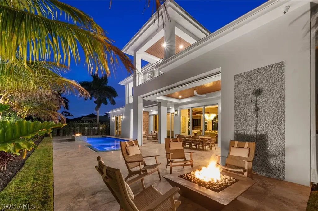 570 Harbour Drive Naples FL 34103