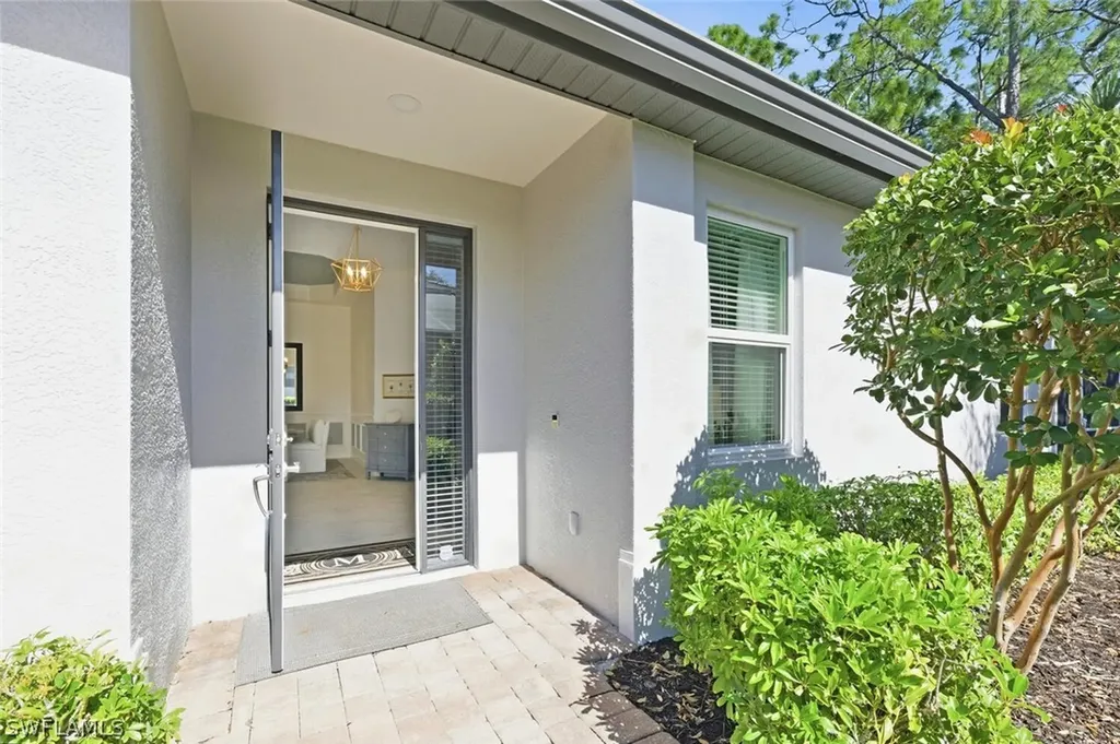 1822 Tarpon Bay Drive S Naples FL 34119