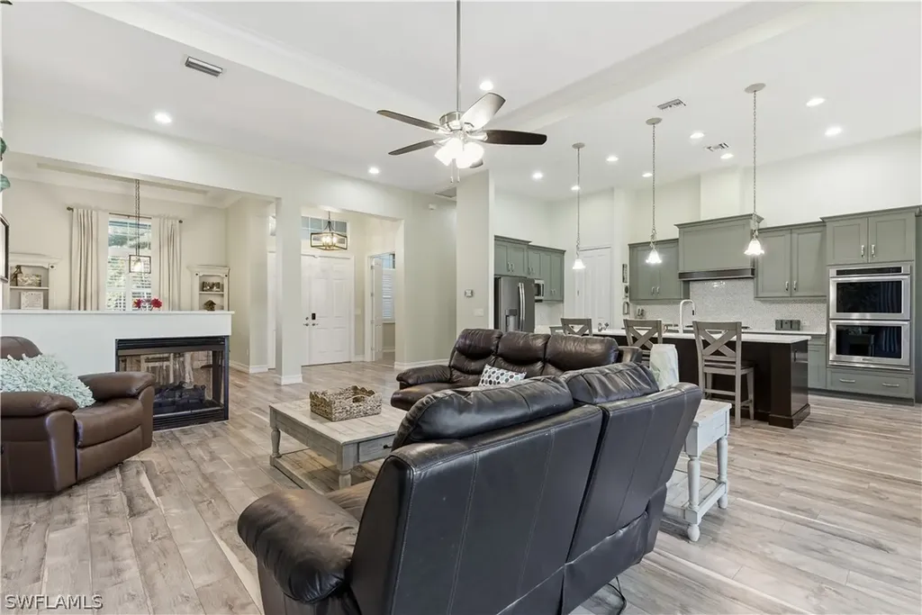 2935 2nd Avenue NE Naples FL 34120