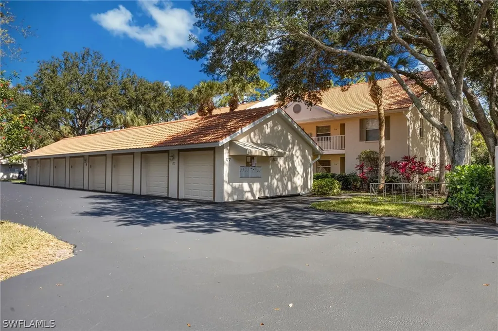 177 Robin Hood Circle Naples FL 34104