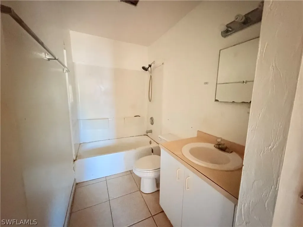 419 NE 16th Place Cape Coral FL 33909