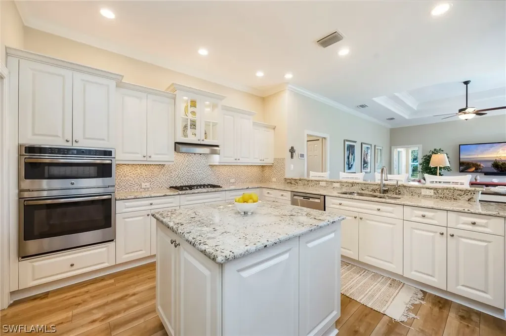 637 Shoreline Drive Naples FL 34119