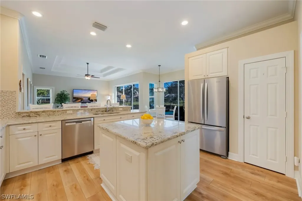 637 Shoreline Drive Naples FL 34119