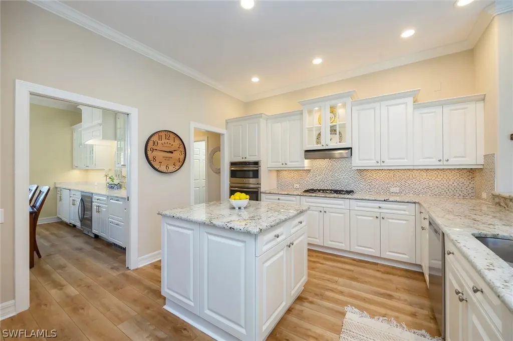 637 Shoreline Drive Naples FL 34119