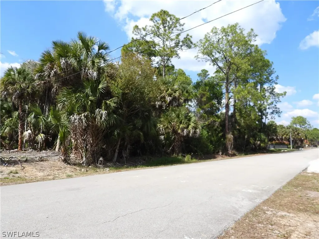 9TH Street NW Naples FL 34120
