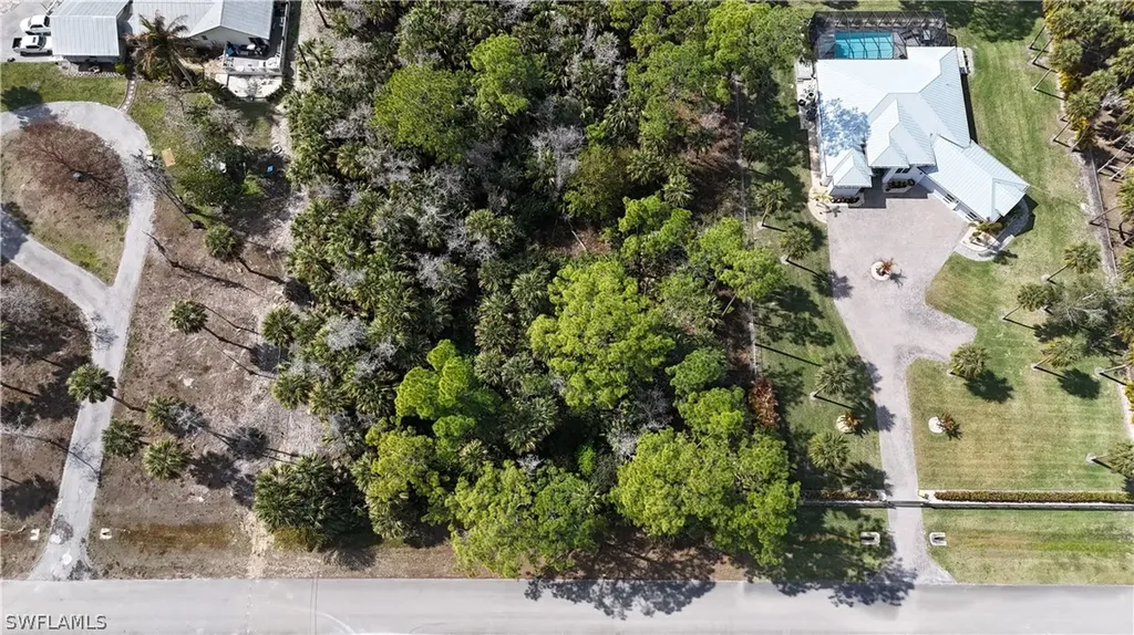 9TH Street NW Naples FL 34120