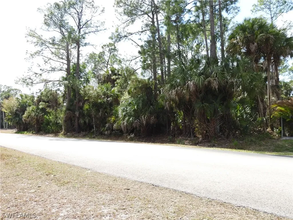 9TH Street NW Naples FL 34120