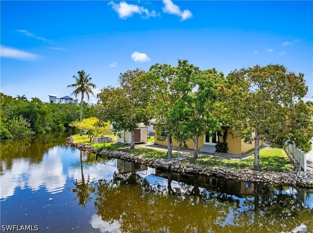 579 13th Street N Naples FL 34102