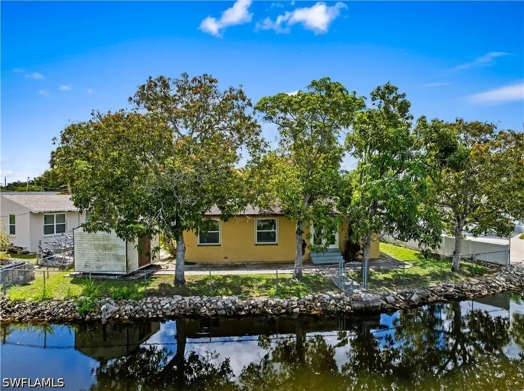 579 13th Street N Naples FL 34102