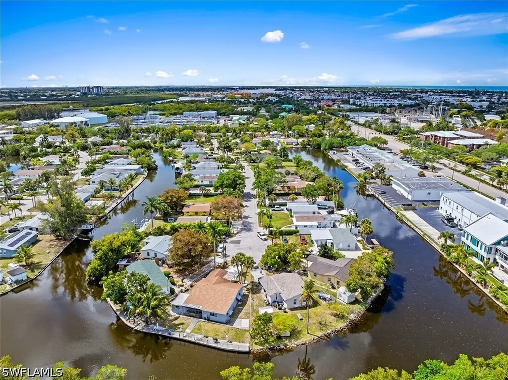 579 13th Street N Naples FL 34102