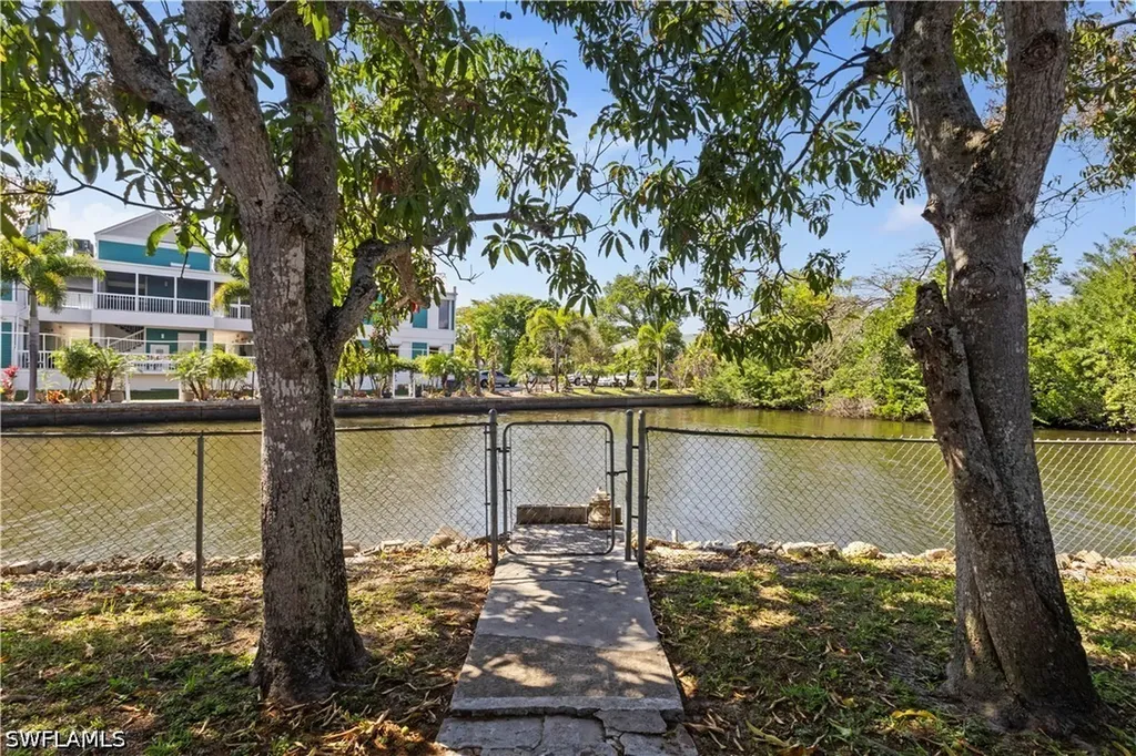 579 13th Street N Naples FL 34102