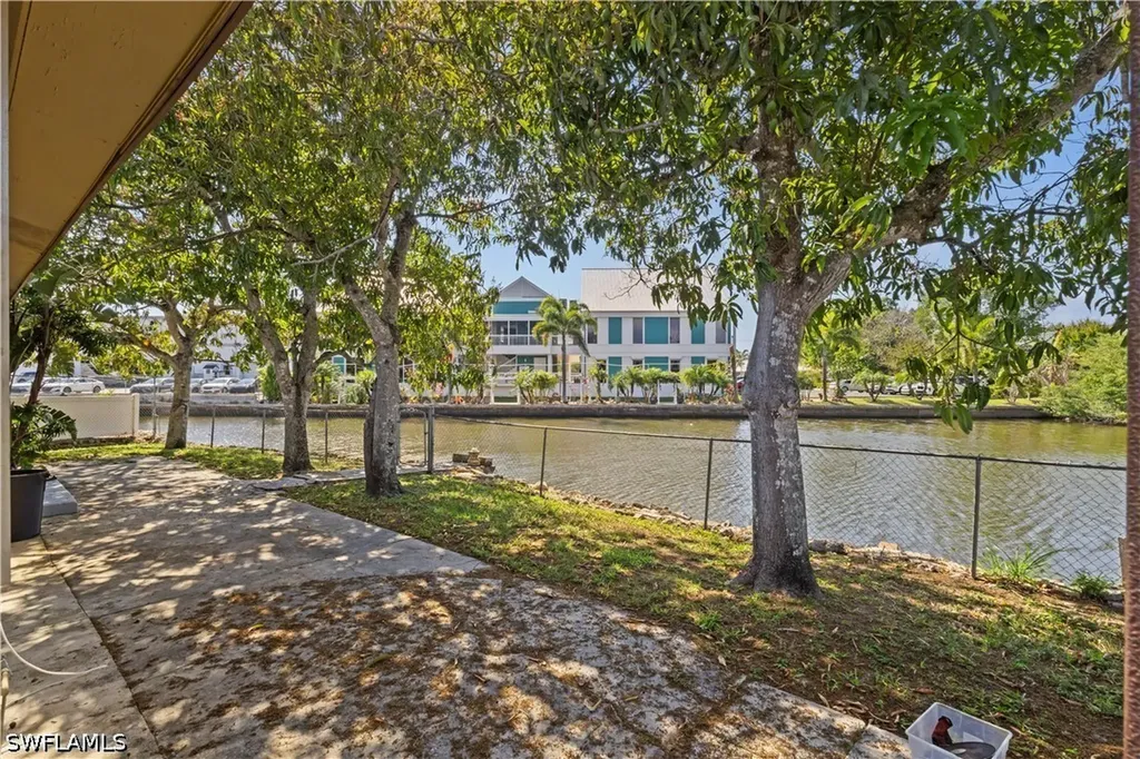 579 13th Street N Naples FL 34102