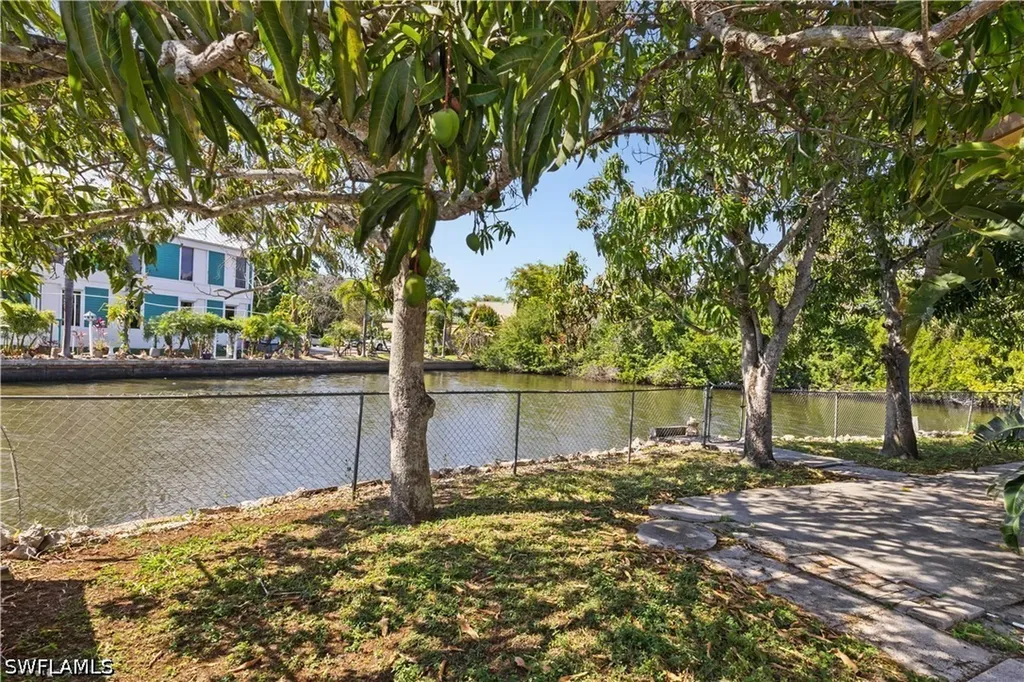 579 13th Street N Naples FL 34102