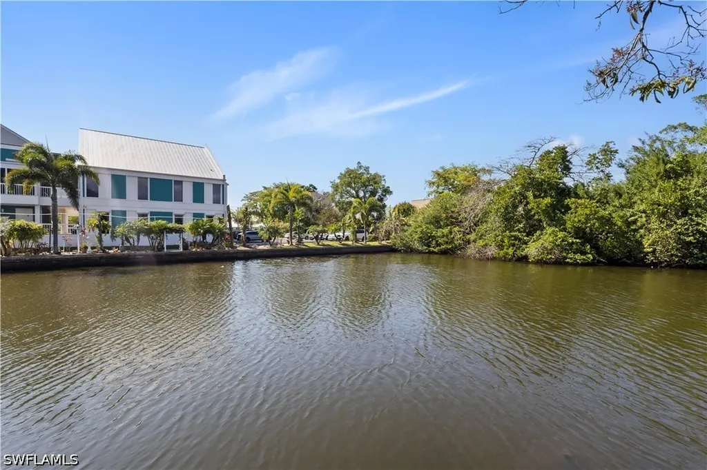 579 13th Street N Naples FL 34102