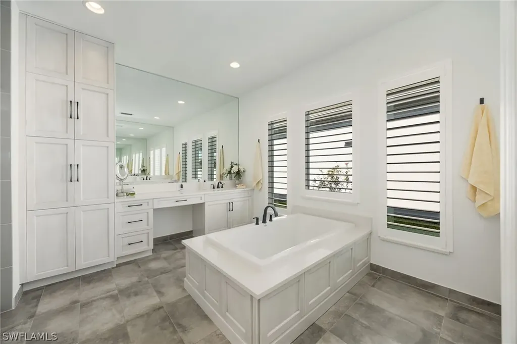 12128 Eucalyptus Way Naples FL 34120