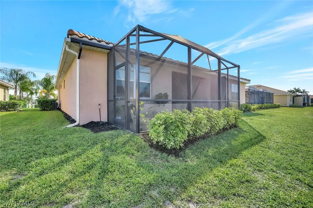 2567 Vine Avenue Naples FL 34120