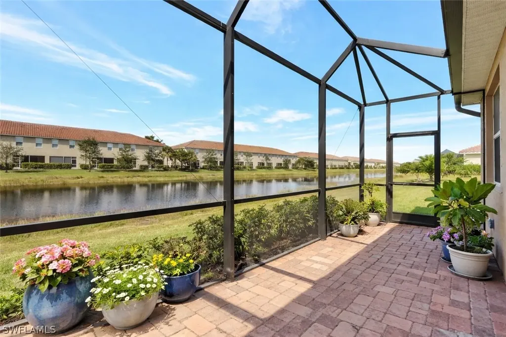 2567 Vine Avenue Naples FL 34120