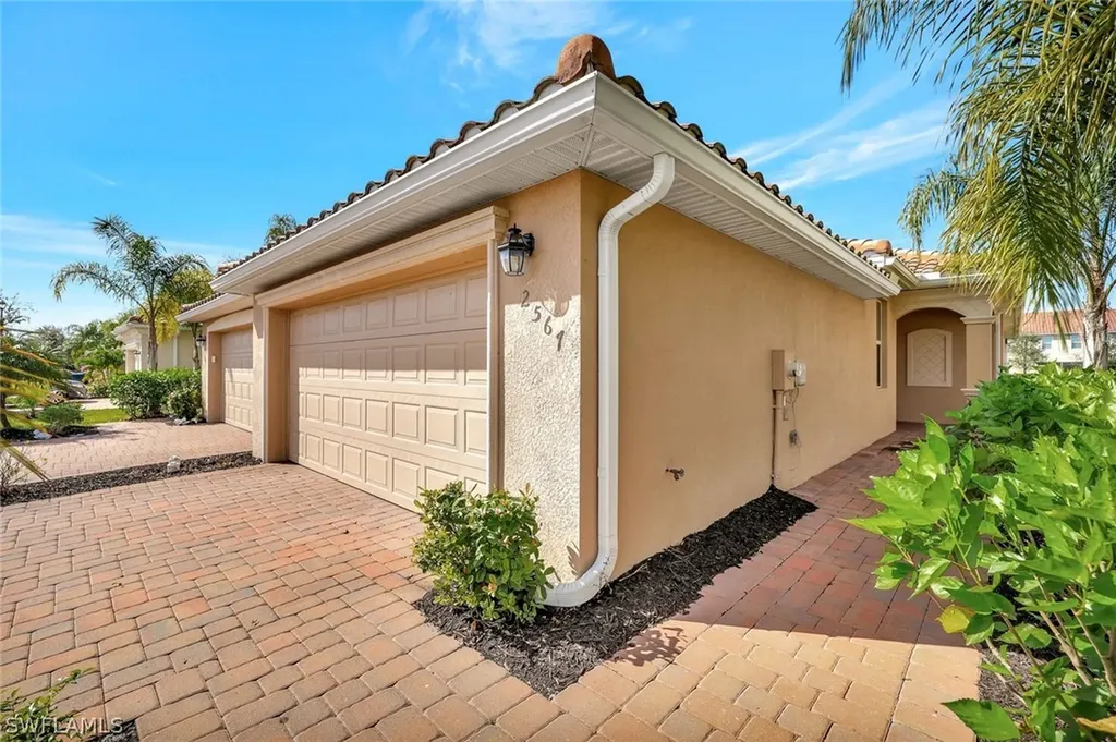 2567 Vine Avenue Naples FL 34120