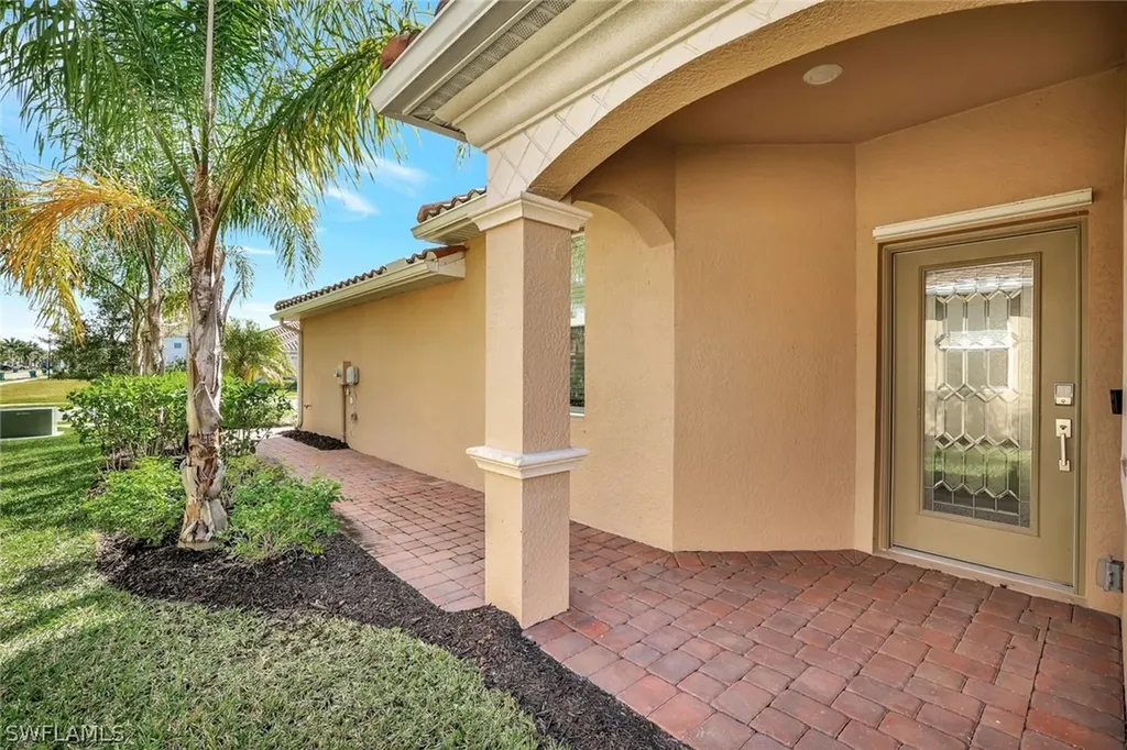 2567 Vine Avenue Naples FL 34120