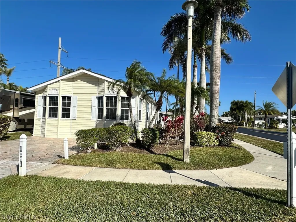 1671 Diamond Lake Circle Naples FL 34114