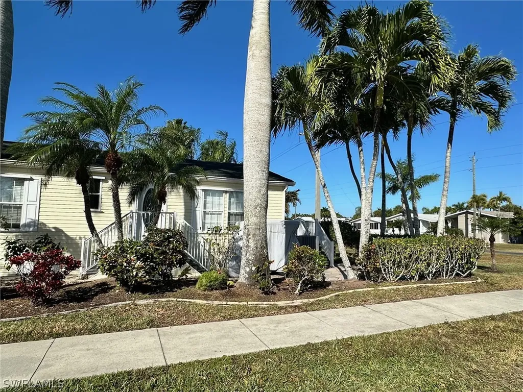 1671 Diamond Lake Circle Naples FL 34114