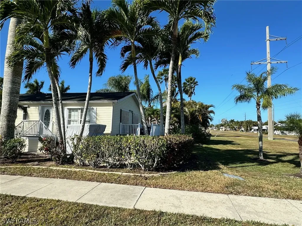 1671 Diamond Lake Circle Naples FL 34114