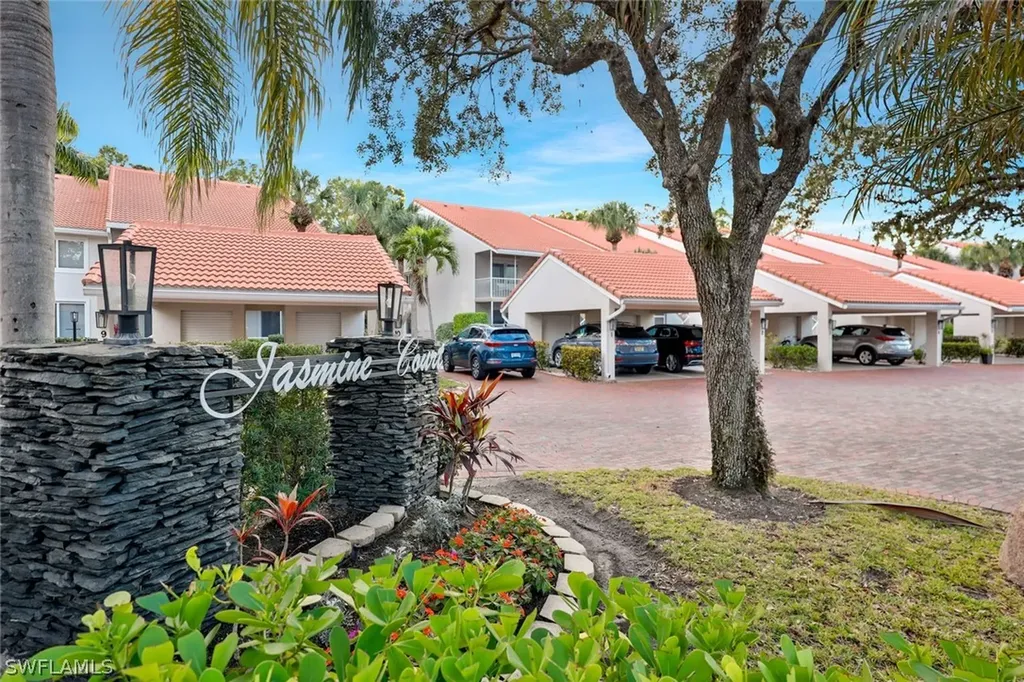 2305 Hidden Lake Drive Naples FL 34112