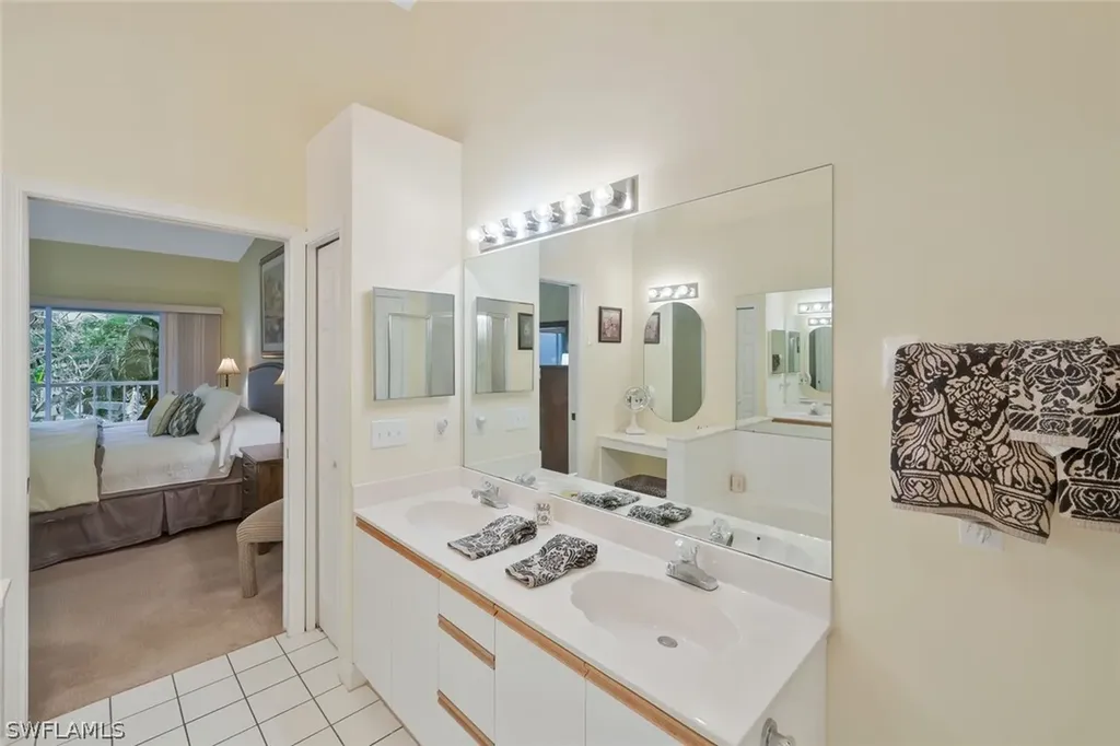 2305 Hidden Lake Drive Naples FL 34112