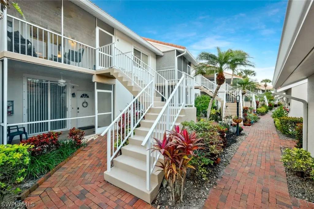 2305 Hidden Lake Drive Naples FL 34112