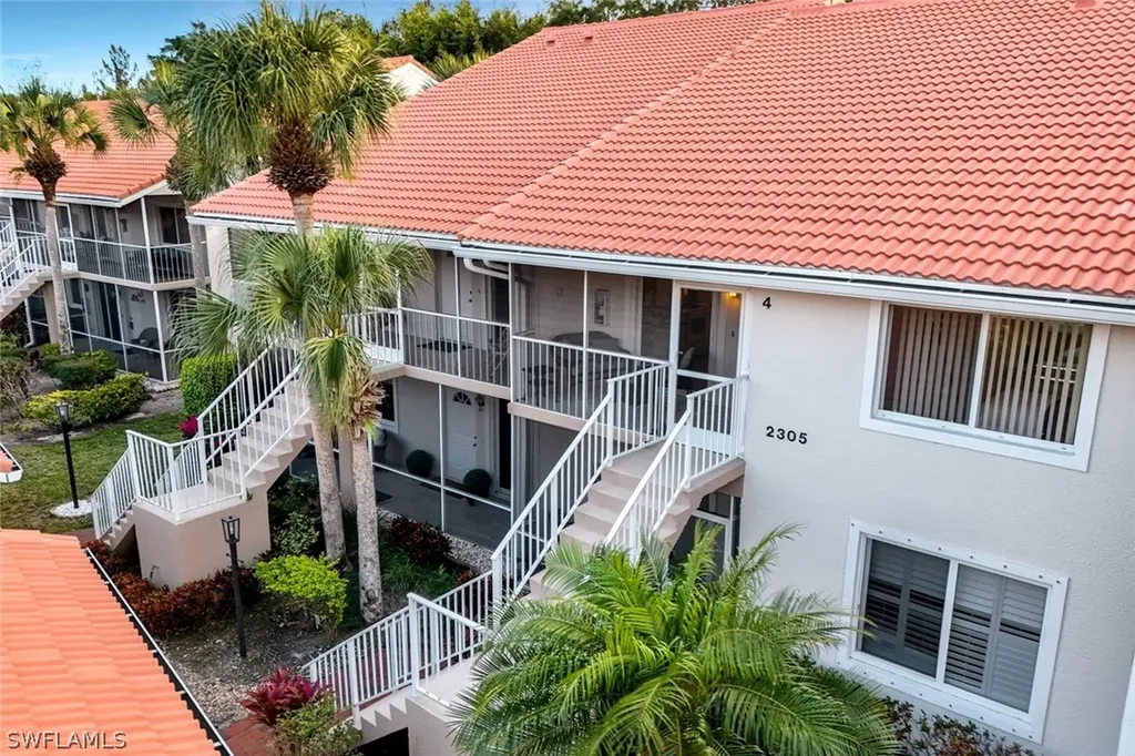 2305 Hidden Lake Drive Naples FL 34112