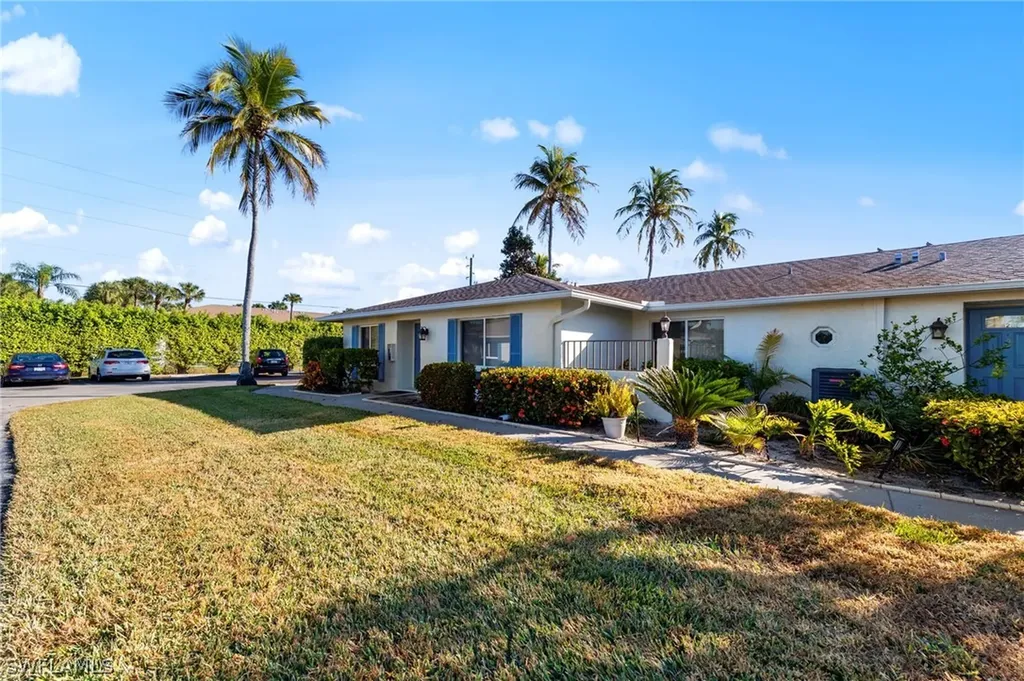 Naples FL, 87 Glades Boulevard, Unit 1633