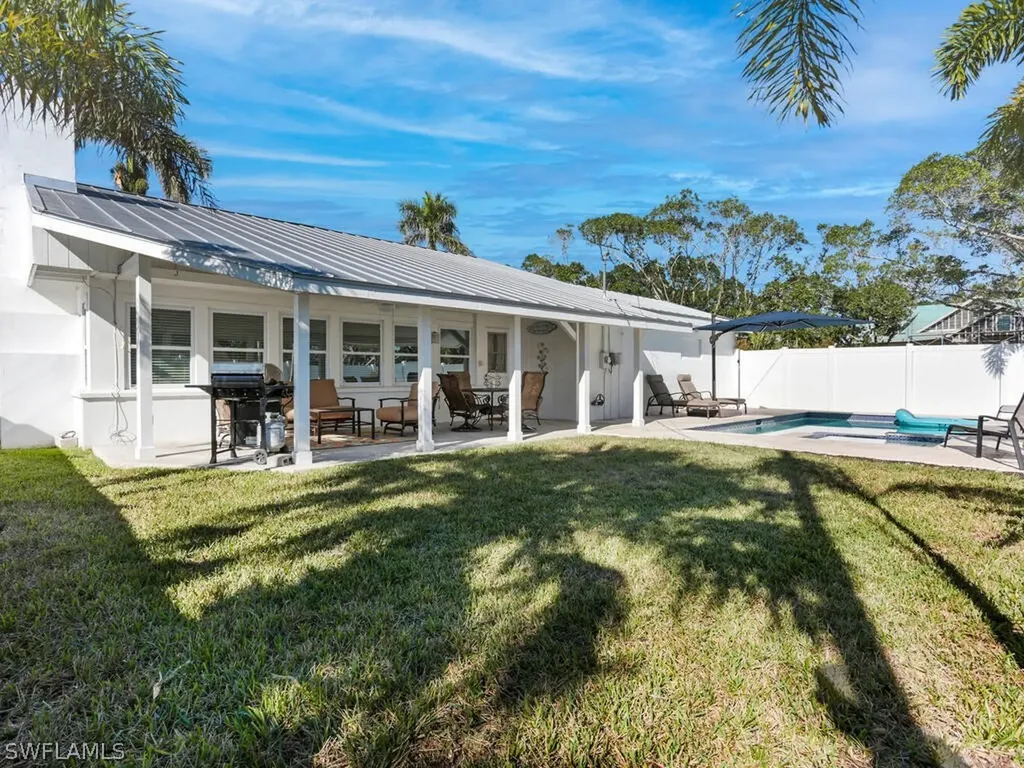 784 11th Street N Naples FL 34102