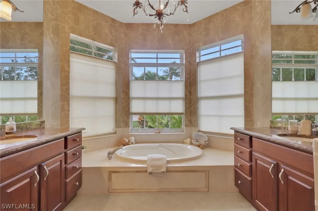 383 Cypress Way W Naples FL 34110