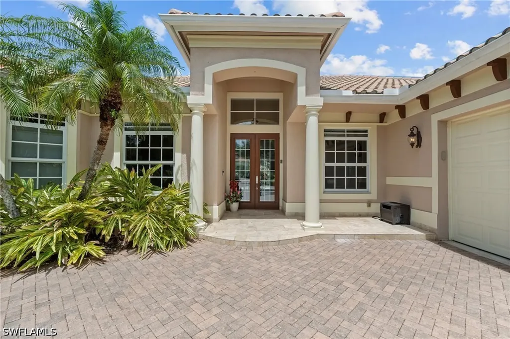 383 Cypress Way W Naples FL 34110