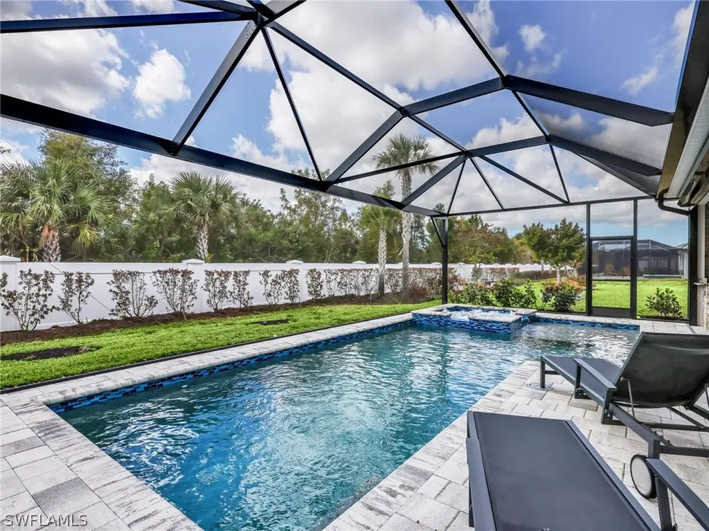 9252 Cayman Drive Naples FL 34114